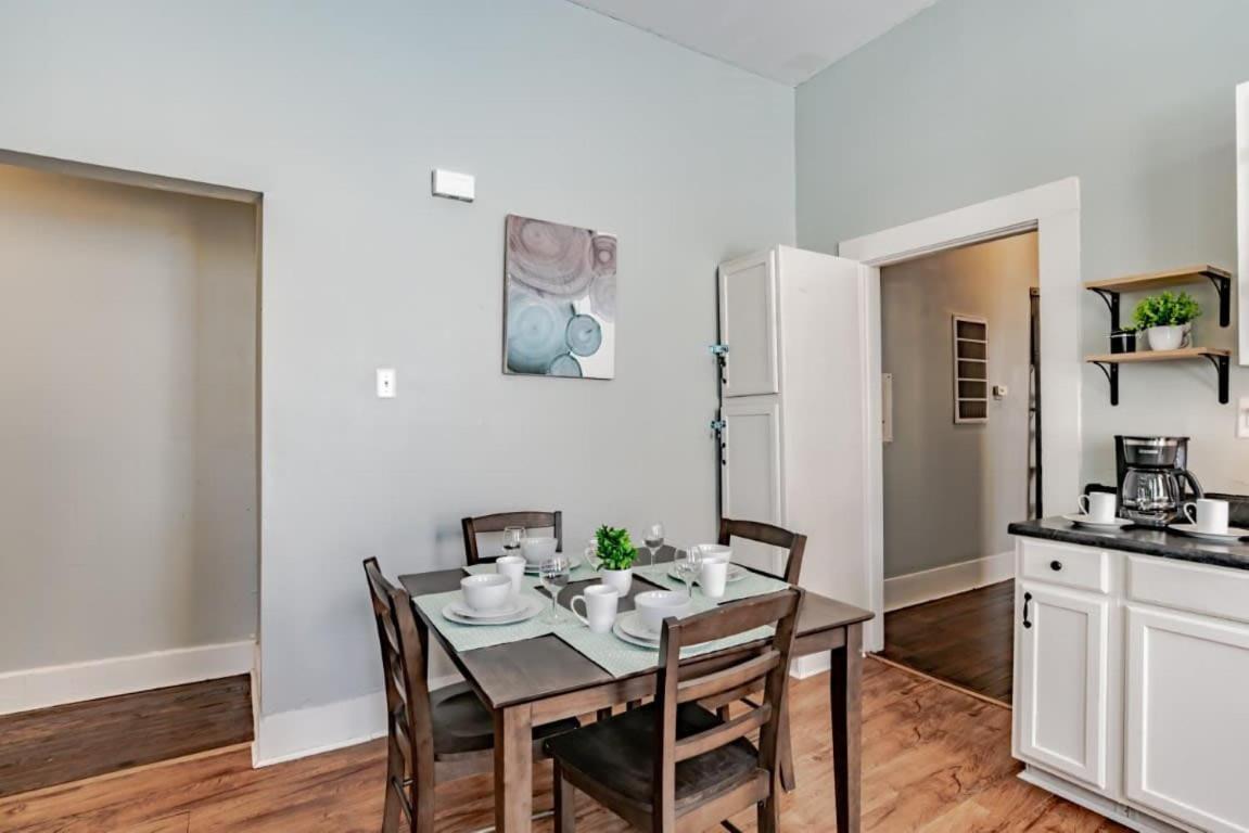 Mins From Downtown & Dining, Dauphin Darling 2 Apartment Mobile Ngoại thất bức ảnh